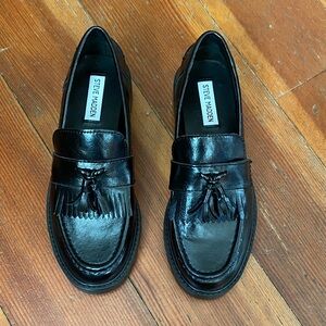 Steve Madden black loafers, size 7.5. In excellent used condition!